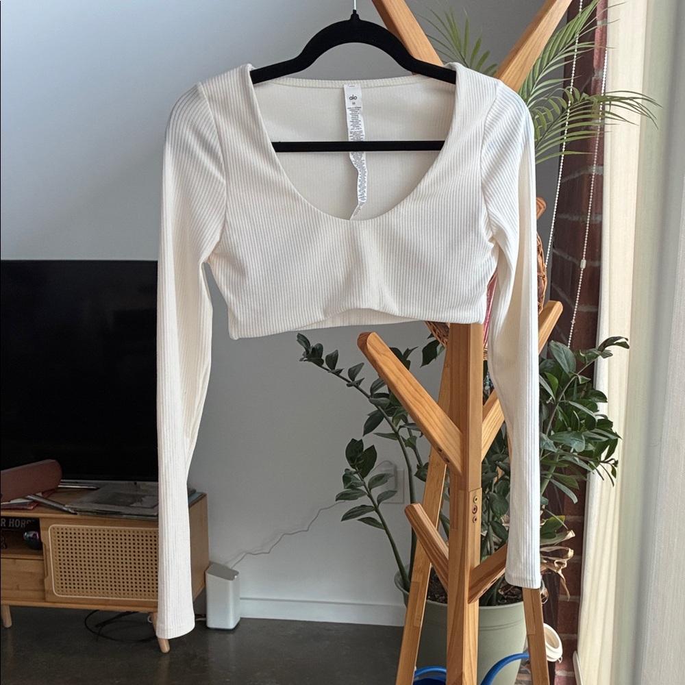 Alo Yoga Ribbed Cropped Long Sleeve- Cream